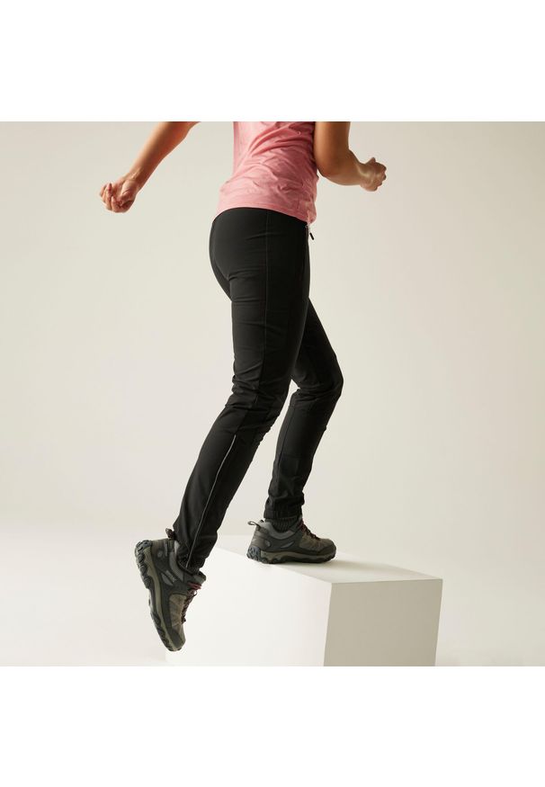 Regatta - Spodnie damskie trekkingowe Mountain Winter. Kolor: czarny. Materiał: tkanina, materiał. Sezon: zima, lato. Sport: turystyka piesza