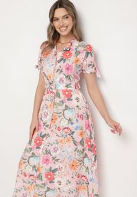Born2be - Różowa Rozkloszowana Sukienka o Koszulowym Kroju z Paskiem w Kwiatowy Wzór Fevelorine. Okazja: na co dzień. Kolor: różowy. Wzór: kwiaty. Typ sukienki: koszulowe. Styl: casual #6