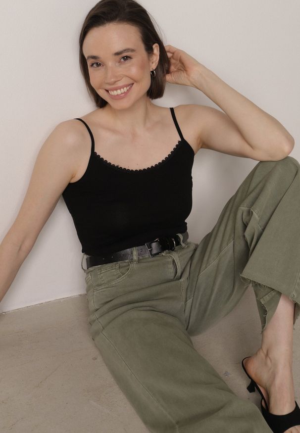 Born2be - Czarny Bieliźniany Top z Bawełny Ozdobiony Koronkową Lamówką Bervina. Kolor: czarny. Materiał: bawełna, koronka. Wzór: aplikacja