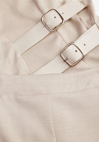 Born2be - Jasnobeżowy Garniturowy Komplet ze Spodniami i Kamizelką z Asymetrycznym Zapięciem Panorea. Kolor: beżowy. Wzór: paski #4