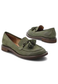 Mokasyny damskie Armodo, cholewka ze skóry naturalnej o gładkim wykończeniu z dekoracyjnymi frędzlami na podbiciu, zielone, 1726. Okazja: na co dzień, do pracy, na spotkanie biznesowe. Kolor: zielony. Materiał: skóra. Szerokość cholewki: normalna. Wzór: gładki. Styl: casual, biznesowy, elegancki #5