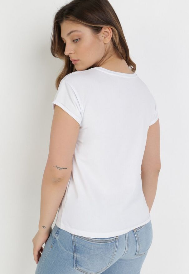 Born2be - Biały T-shirt Pallekaia. Kolor: biały. Materiał: bawełna, dzianina, jeans. Długość rękawa: krótki rękaw. Długość: krótkie. Wzór: aplikacja, nadruk. Styl: klasyczny
