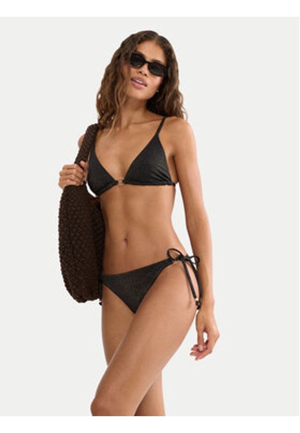 Triumph Dół od bikini Summer Sunset Tai 10226482 Czarny. Kolor: czarny. Materiał: syntetyk