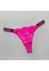 Intica - Stringi koronkowe z ozdobnym napisem Maruschka. Kolor: różowy. Materiał: koronka. Wzór: napisy #1