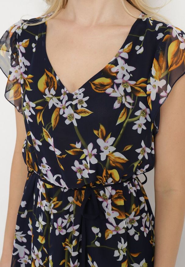 Born2be - Granatowa Sukienka Gobney. Kolor: niebieski. Materiał: wiskoza, materiał, tkanina. Długość rękawa: krótki rękaw. Wzór: kwiaty. Długość: midi