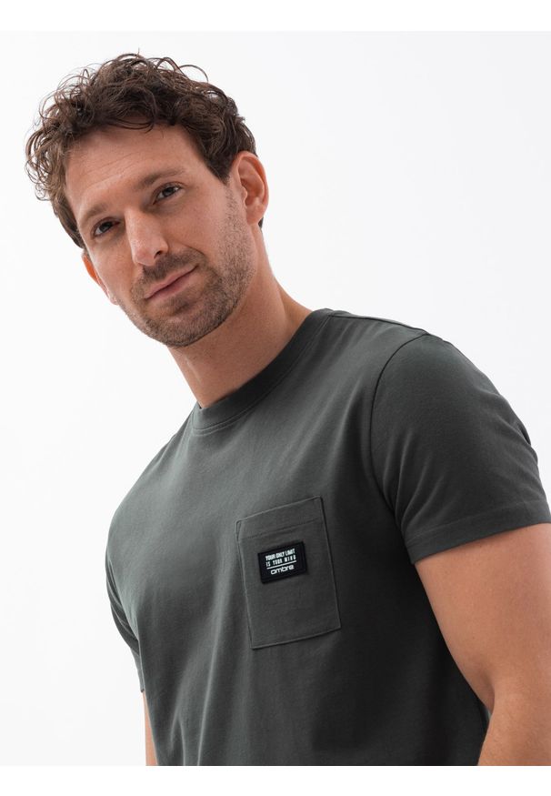 Ombre Clothing - T-shirt męski bawełniany z kieszonką - grafitowy V11 S1743 - XL. Kolor: szary. Materiał: bawełna. Długość rękawa: krótki rękaw. Długość: krótkie. Wzór: aplikacja. Styl: klasyczny