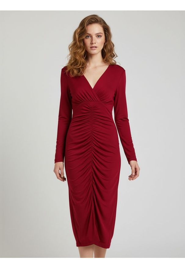 Sinsay - Sukienka midi z ozdobnym drapowaniem z przodu - czerwony. Kolor: czerwony. Długość: midi