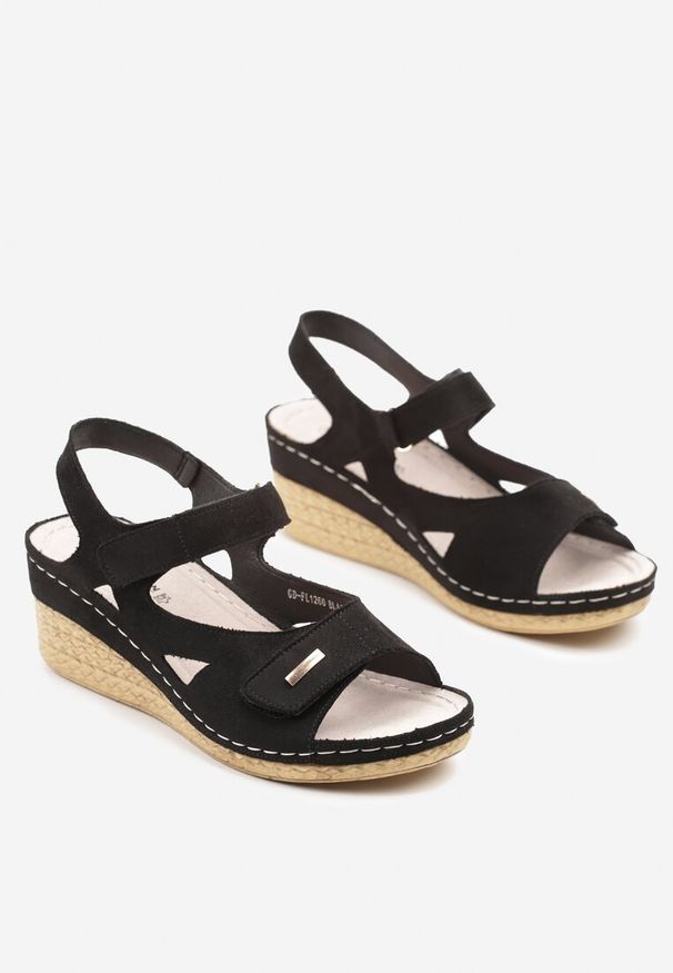 Born2be - Czarne Sandały na Koturnie Ozdobione Przeszyciami Virasha. Zapięcie: rzepy. Kolor: czarny. Wzór: aplikacja. Obcas: na koturnie. Styl: elegancki