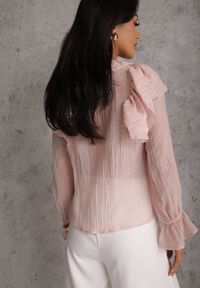 Renee - Różowa Bluzka z Lyocellem w Stylu Boho z Wiązaniem pod Szyją i Falbanami Tasimi. Okazja: na co dzień. Kolor: różowy. Materiał: jeans. Styl: boho #7