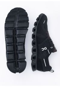 Sneakersy męskie czarne On Running Cloud 5 Waterproof. Okazja: na spacer, na co dzień. Zapięcie: sznurówki. Kolor: czarny. Materiał: materiał. Sport: bieganie #4