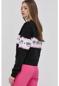 Chiara Ferragni bluza bawełniana Maxilogomania damska kolor czarny z nadrukiem. Kolor: czarny. Materiał: bawełna. Długość rękawa: długi rękaw. Długość: długie. Wzór: nadruk #5