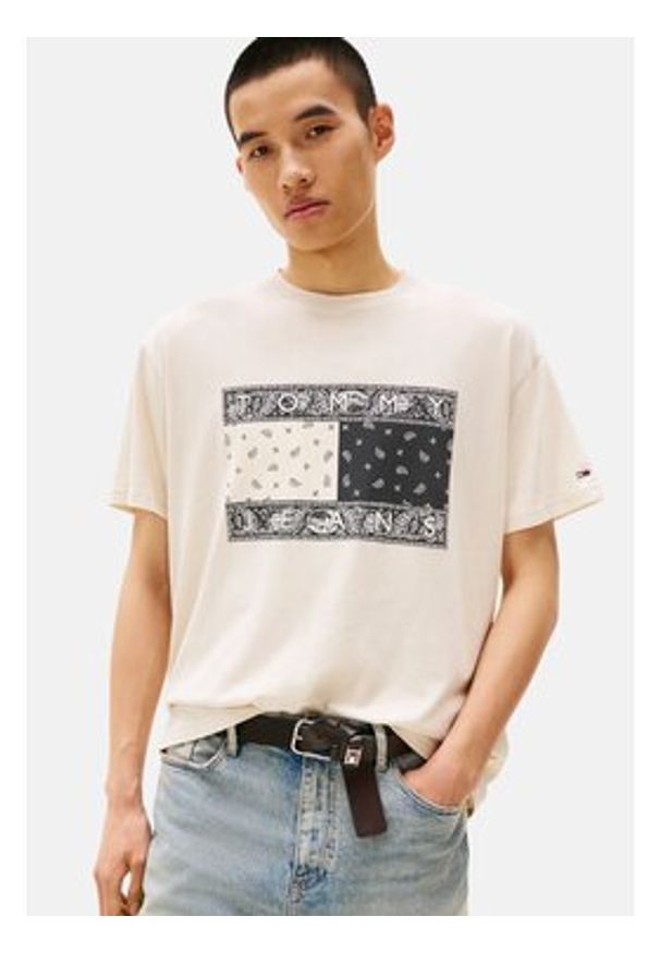 Tommy Jeans T-Shirt Paisley Flag DM0DM20810 Beżowy Relaxed Fit. Kolor: beżowy. Materiał: bawełna. Wzór: paisley