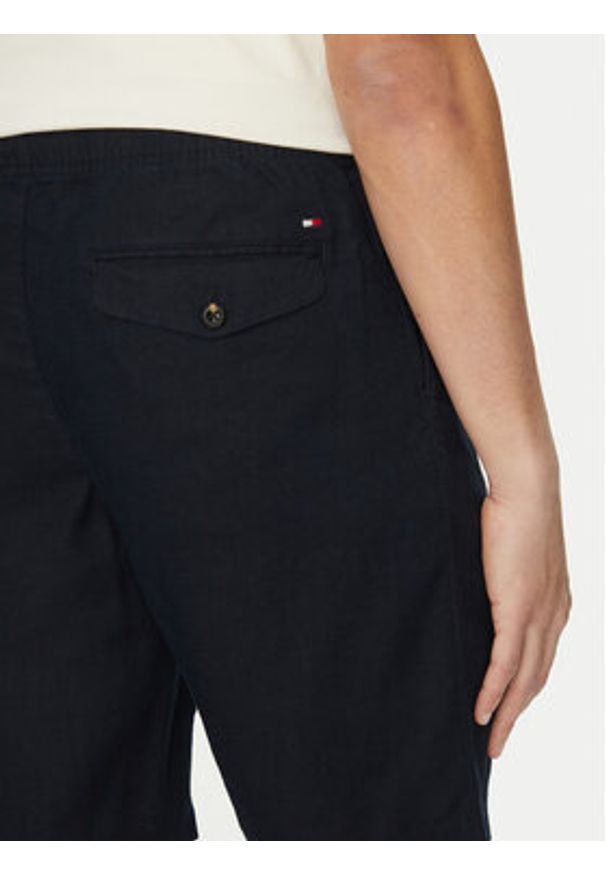 TOMMY HILFIGER - Tommy Hilfiger Szorty materiałowe Harlem MW0MW37804 Granatowy Regular Fit. Kolor: niebieski. Materiał: len