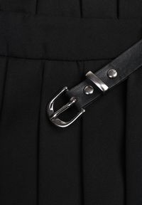 Born2be - Czarne Plisowane Spódnico-Szorty z Wysokim Stanem i Paskiem Emivia. Okazja: na co dzień. Stan: podwyższony. Kolor: czarny. Materiał: satyna. Styl: casual #5