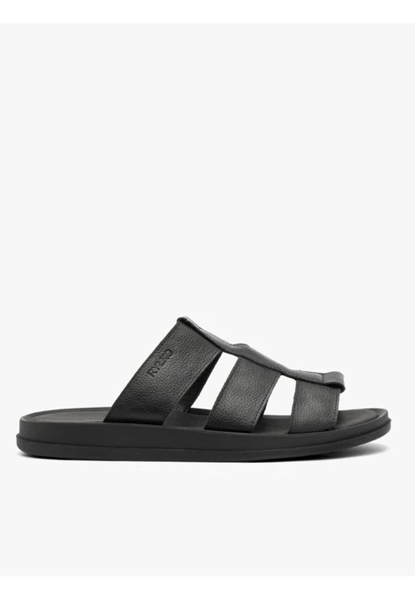 Ryłko - Czarne klapki męskie. Okazja: na co dzień. Kolor: czarny. Materiał: skóra. Sezon: lato. Styl: casual, street, klasyczny, wakacyjny