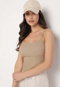Born2be - Ciemnobeżowy Top na Regulowanych Ramiączkach Deviosa. Okazja: na co dzień. Kolor: beżowy. Materiał: materiał. Długość rękawa: na ramiączkach. Styl: klasyczny, elegancki, casual #6