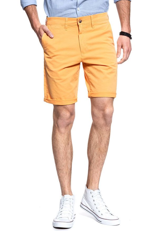 Wrangler - SPODENKI MĘSKIE WRANGLER CHINO SHORT AMBER YELLOW W14AMM15V. Materiał: materiał. Wzór: jednolity, aplikacja