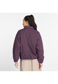 Kurtka damska New Balance WJ43506PLN – fioletowa. Kolor: fioletowy. Materiał: nylon. Styl: sportowy #4