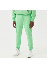 Cropp - Zielone joggery slim - Zielony. Kolor: zielony. Materiał: bawełna, dresówka, dzianina #1