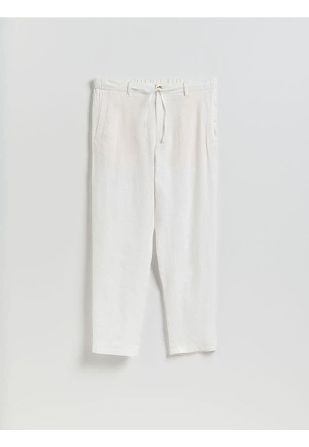 Reserved - Lniane spodnie chino straight - biały. Kolor: biały. Materiał: len