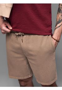 Ombre Clothing - Krótkie spodenki męskie dresowe RELAXED FIT w stylu athleisure – jasnobrązowe V2 OM-SRWS-0122 - XXL. Kolor: brązowy. Materiał: dresówka. Długość: krótkie
