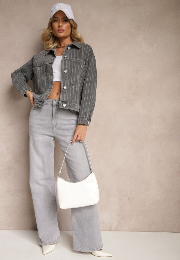 Renee - Szara Kurtka Jeansowa w Delikatne Prążki z Kieszeniami Ravirose. Okazja: na spacer, na co dzień. Kolor: szary. Materiał: jeans. Wzór: prążki. Styl: klasyczny, casual, elegancki