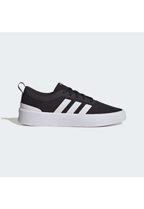 Adidas - Futurevulc Lifestyle Skateboarding Shoes. Kolor: czarny, biały, wielokolorowy. Materiał: dresówka. Styl: klasyczny. Sport: skateboard