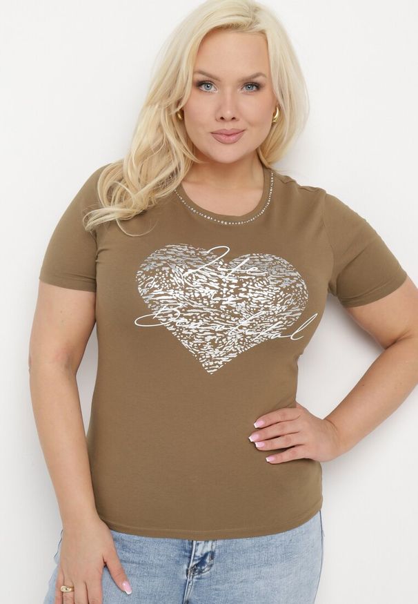 Born2be - Ciemnozielony T-shirt Bawełniany z Krótkim Rękawem i Metalicznym Nadrukiem oraz Cyrkoniami Sanesti. Okazja: na spotkanie biznesowe, na co dzień. Kolor: zielony. Materiał: bawełna. Długość rękawa: krótki rękaw. Długość: krótkie. Wzór: nadruk. Styl: elegancki, biznesowy, casual