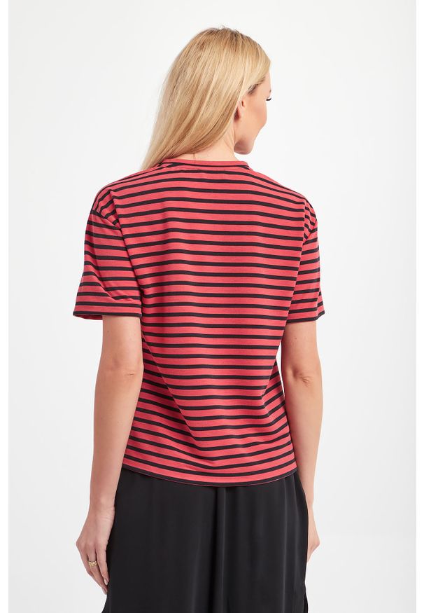 Emporio Armani - T-SHIRT EMPORIO ARMANI. Materiał: welur. Wzór: nadruk, paski
