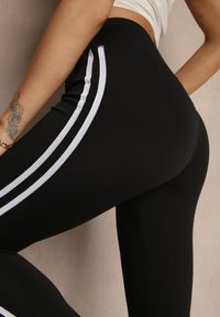Renee - Czarne Legginsy Ozdobione Lampasami Puelle. Okazja: na co dzień. Kolor: czarny. Wzór: aplikacja. Styl: sportowy, casual