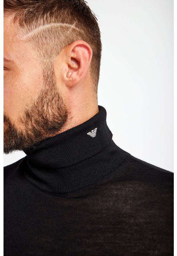 Emporio Armani - GOLF EMPORIO ARMANI. Typ kołnierza: golf. Materiał: prążkowany. Długość rękawa: długi rękaw. Długość: długie. Wzór: haft
