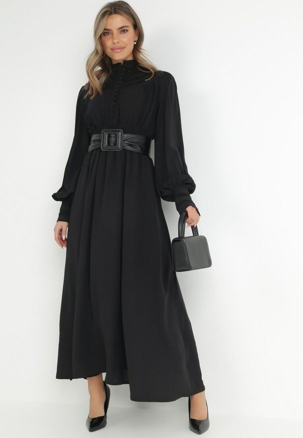 Born2be - Czarna Sukienka Laodyle. Typ kołnierza: kołnierzyk stójkowy. Kolor: czarny. Materiał: tkanina, poliester, koronka. Długość rękawa: długi rękaw. Wzór: ażurowy. Styl: elegancki, retro. Długość: maxi