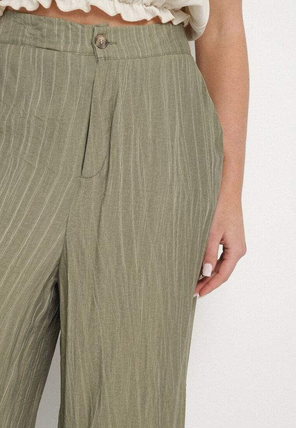 Born2be - Ciemnozielone Szerokie Spodnie z Wysokim Stanem Natalania. Okazja: na co dzień. Stan: podwyższony. Kolor: zielony. Materiał: len. Styl: casual, elegancki