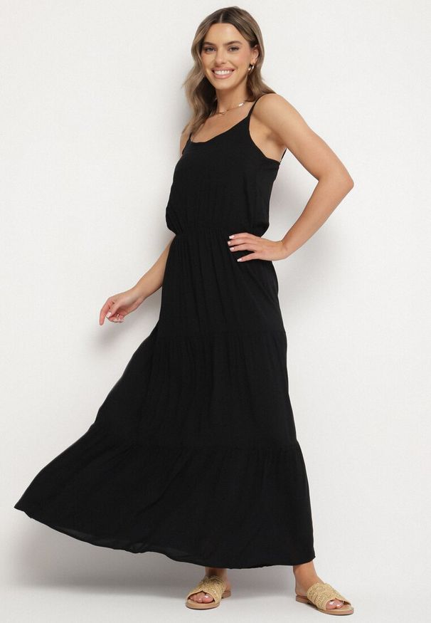 Born2be - Czarna Wiskozowa Sukienka o Rozkloszowanym Kroju na Ramiączkach Flenore. Okazja: na spacer, na co dzień. Kolor: czarny. Materiał: wiskoza. Długość rękawa: na ramiączkach. Sezon: lato. Typ sukienki: rozkloszowane. Styl: casual, elegancki