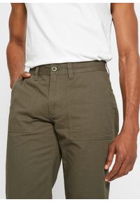 bonprix - Długie bermudy z naszywanymi kieszeniami, Regular Fit. Kolor: zielony. Materiał: skóra. Długość: długie #2