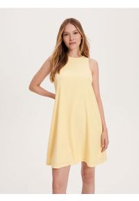 Reserved - Trapezowa sukienka mini - jasnożółty. Kolor: żółty. Materiał: dzianina. Typ sukienki: trapezowe. Długość: mini #1