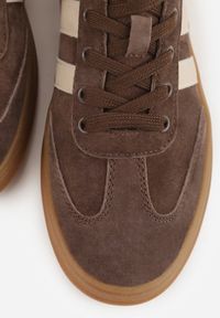Renee - Ciemnobrązowe Sneakersy ze Skóry Naturalnej z Geometrycznym Wzorem Zetisius. Okazja: na co dzień. Kolor: brązowy. Materiał: skóra. Wzór: geometria #7