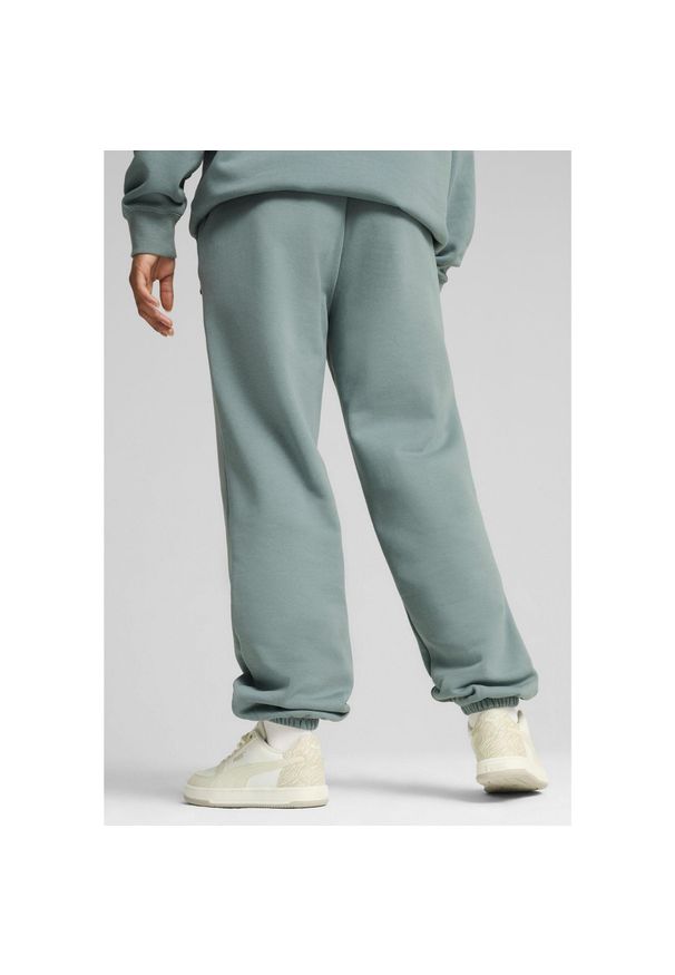 Puma - Spodnie dresowe unisex Essentials Elevated PUMA Green Moon. Kolor: zielony. Materiał: dresówka