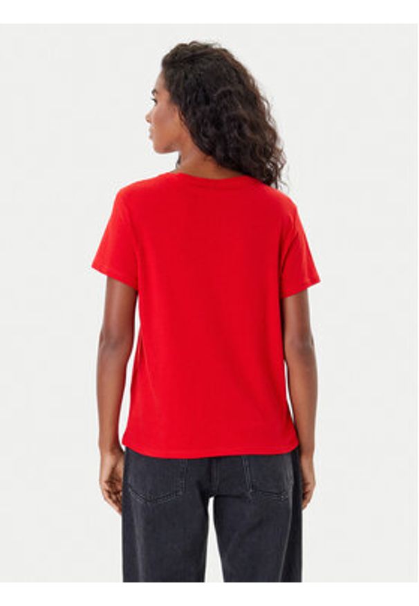 Mustang T-Shirt Alma 1016748 Czerwony Regular Fit. Kolor: czerwony. Materiał: bawełna