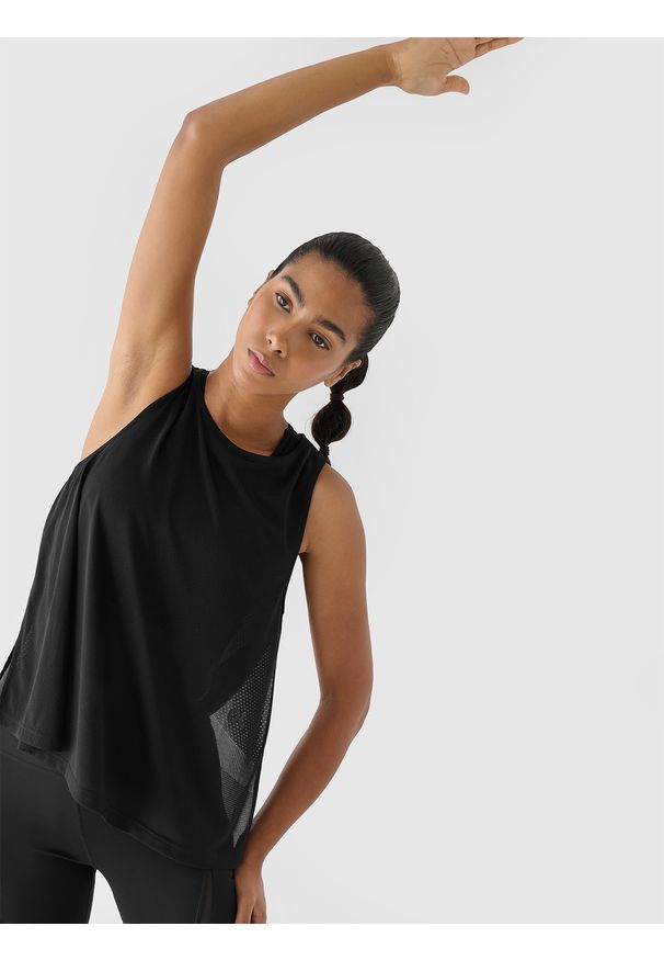4f - 4F Top treningowy oversize szybkoschnący 4F x Anna Lewandowska - czarny XL. Kolor: czarny. Materiał: włókno, jersey, dzianina, materiał, syntetyk. Długość rękawa: na ramiączkach. Wzór: gładki, ze splotem. Sport: fitness