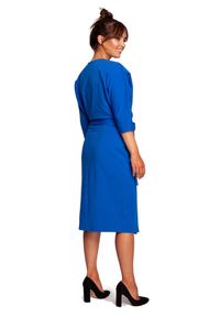 Be Active - Sukienka kopertowa z wiązaniem w talii dekolt V bawełniana chabrowa. Okazja: do pracy, na co dzień. Kolor: niebieski. Materiał: bawełna. Typ sukienki: kopertowe. Styl: casual, sportowy #3