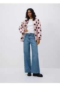 Reserved - Jeansy z paskiem - niebieski. Kolor: niebieski #1