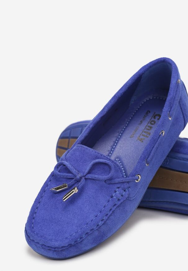 Born2be - Granatowe Mokasyny na Płaskiej Podeszwie z Kokardką Ariteia. Okazja: na co dzień, na spotkanie biznesowe, do pracy. Kolor: niebieski. Materiał: jeans. Wzór: aplikacja. Obcas: na płaskiej podeszwie. Styl: biznesowy, casual, elegancki