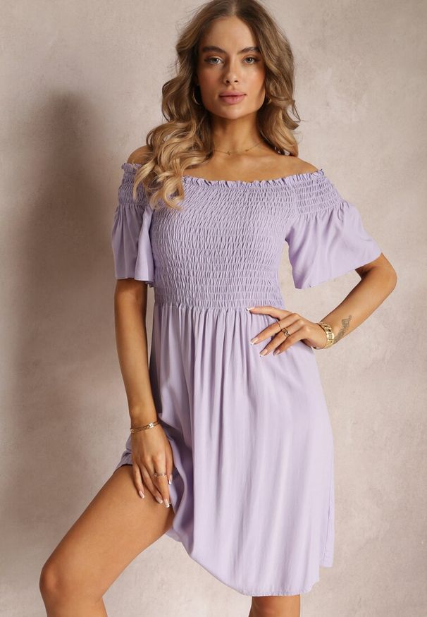 Renee - Fioletowa Sukienka Hiszpanka Mini z Wiskozy Folna. Typ kołnierza: dekolt hiszpanka. Kolor: fioletowy. Materiał: wiskoza. Sezon: lato. Długość: mini