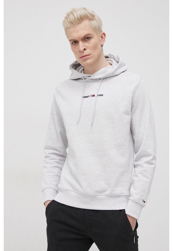 Tommy Jeans Bluza męska kolor szary z kapturem z aplikacją. Okazja: na co dzień. Typ kołnierza: kaptur. Kolor: szary. Materiał: dzianina, materiał. Wzór: aplikacja. Styl: casual
