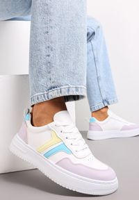 Renee - Biało-Fioletowe Sneakersy na Płaskiej Podeszwie z Kolorowymi Przeszyciami Niomie. Kolor: biały. Wzór: kolorowy. Obcas: na płaskiej podeszwie #1