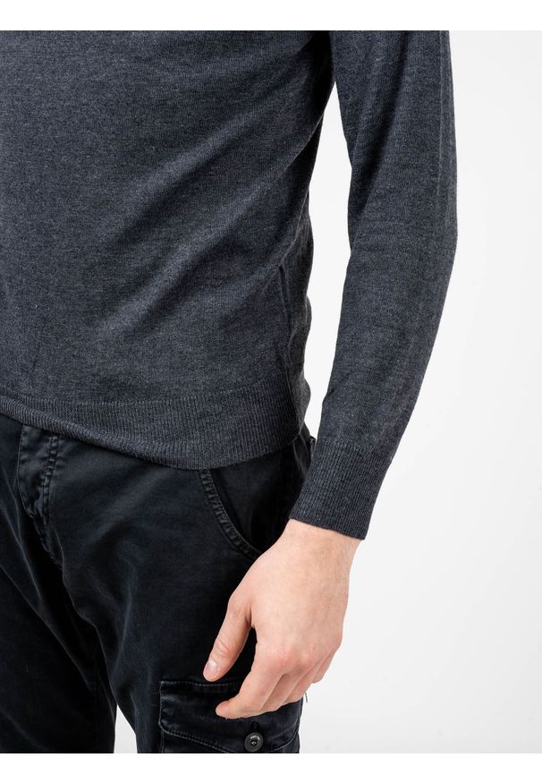 Xagon Man Sweter Basic | A22081 | Mężczyzna | Szary. Okazja: na co dzień. Typ kołnierza: golf. Kolor: szary. Materiał: poliester, akryl, wełna, nylon. Styl: casual