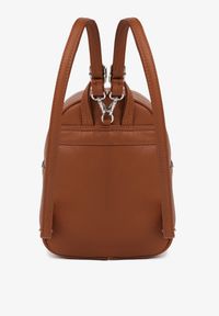 Renee - Brązowy Plecak z Pikowanymi Przeszyciami i Dodatkową Kieszenią z Regulowanymi Szelkami Ravindraea. Kolor: brązowy. Materiał: jeans. Styl: casual