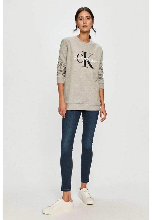 Calvin Klein Jeans - Bluza. Kolor: szary. Wzór: nadruk