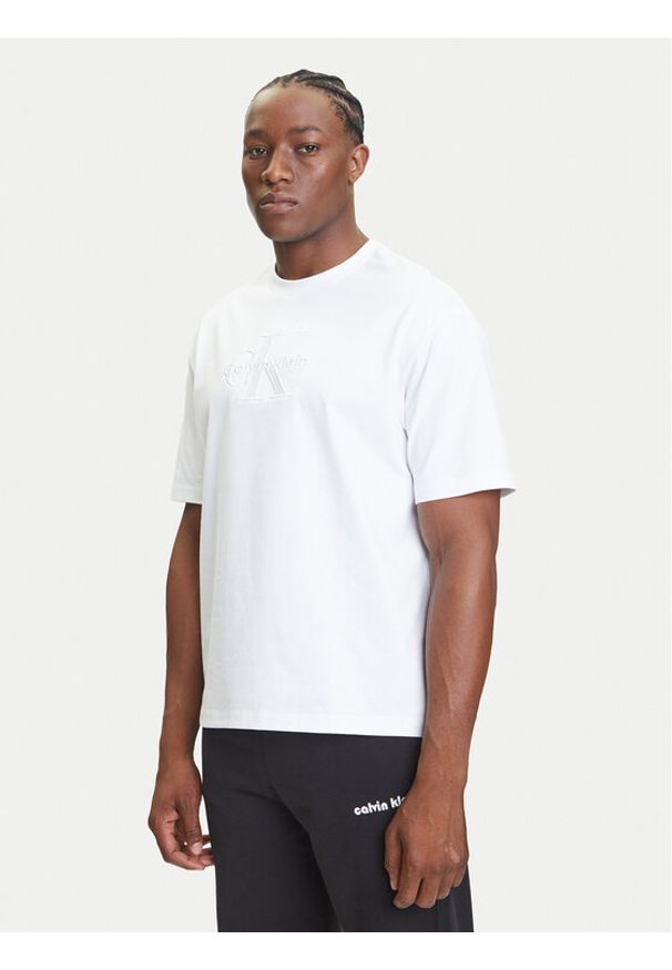 Calvin Klein Jeans T-Shirt Hero Monologo LV04RB295G Biały Relaxed Fit. Kolor: biały. Materiał: bawełna